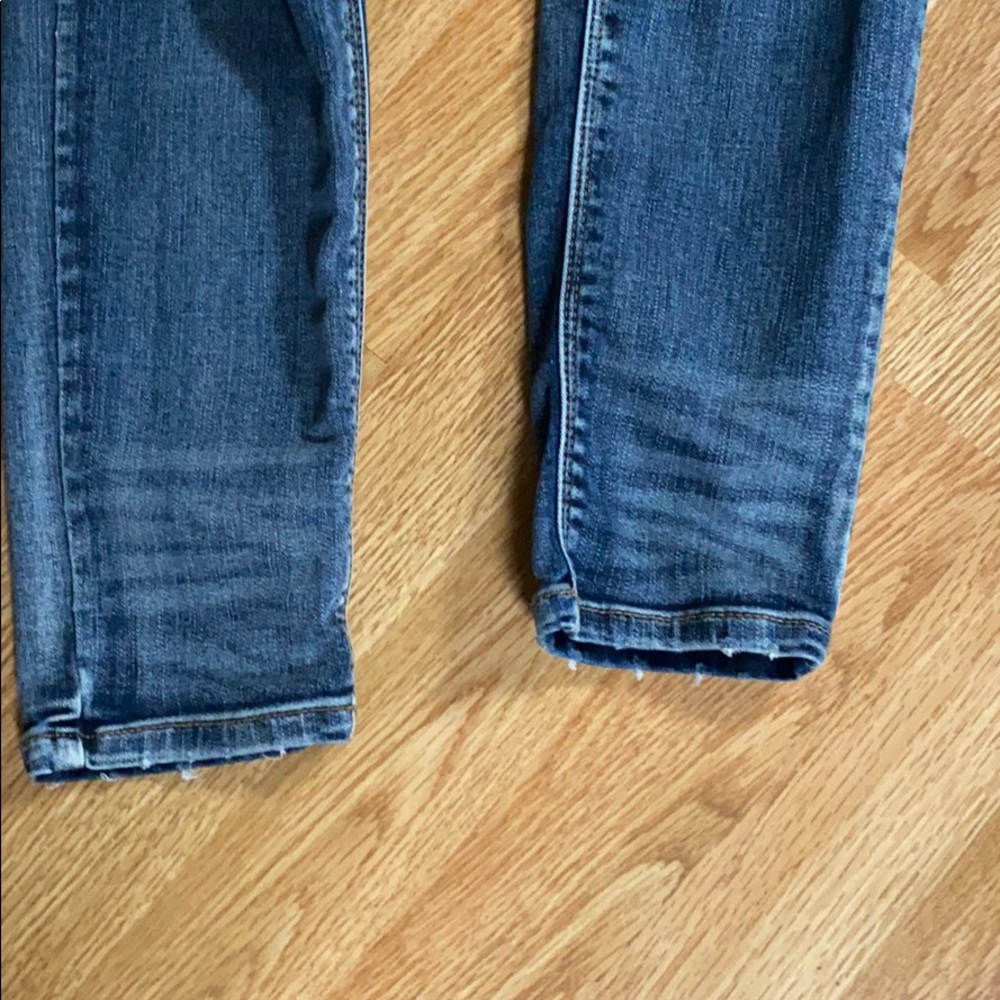 Size 5 Distressed Ripped Blue Jeans - Picture 6 of 8